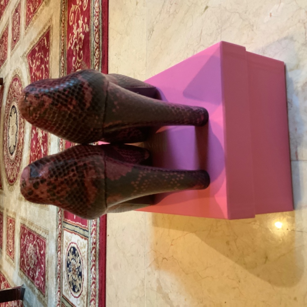 Designer Shoes - Picture 2 of 4